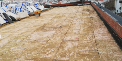 El Teatro Sierra de Aracena en Huelva inicia las obras de mejora del aislamiento térmico de su cubierta