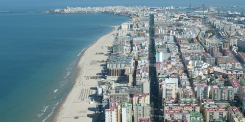 Cádiz acometerá obras de impermeabilización de cubiertas y aislamiento de fachadas del parque público de vivienda