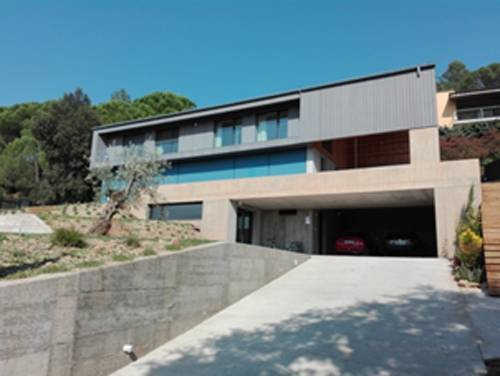 Figura 1. Vista de la fachada sur de la vivienda