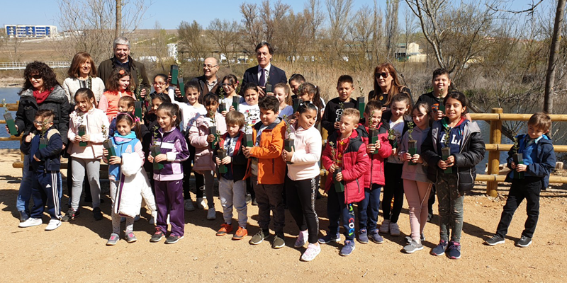 El alcalde de salamanca, Carlos García Carbayo, durante un acto con escolares del Colegio Lazarillo de Tormes