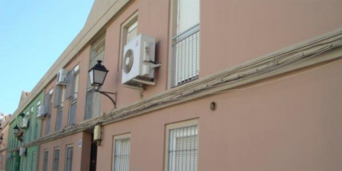 Málaga mejora los aislamientos térmicos actuando en carpinterías y cubiertas de seis edificios del barrio del Perchel
