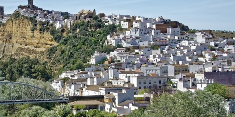 La Junta de Andalucía mejorará los aislamientos en cubiertas y fachadas de 41 viviendas de Arcos de la Frontera