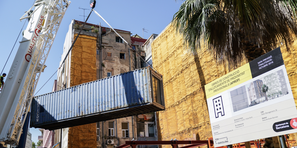 contenedores para edificio de vivienda pública en barcelona