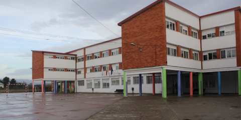 Una escuela del municipio orensano de Verín renueva sus fachadas y cubiertas para mejorar el aislamiento