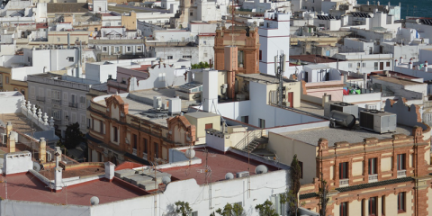 Las viviendas de la Barriada de La Paz en Cádiz mejorarán sus condiciones de accesibilidad y eficiencia energética