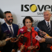 La ministra de Trabajo visita las nuevas instalaciones de la línea de producción de lana insuflada Insulsafe de Isover