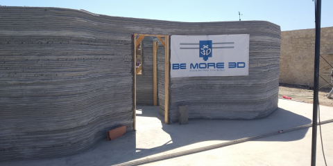 Una startup española nacida de la UPV construye la primera vivienda con impresora 3D en África
