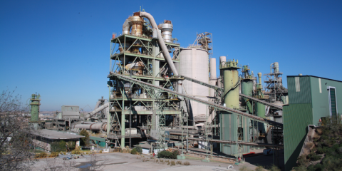 La cementera LafargeHolcim invierte en más de 80 proyectos para reducir un 15% las emisiones de CO2 en Europa