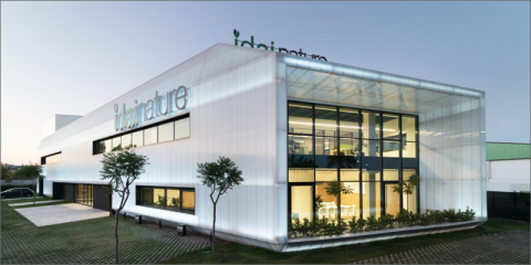 Edificio de oficinas Idai Nature