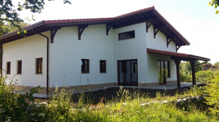 Construcción con paneles estructurales de madera y fibra vegetal