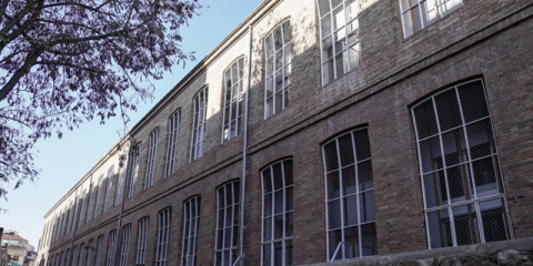 La reconversión de una nave de Barcelona ofrece 46 viviendas con materiales sostenibles y certificación energética A