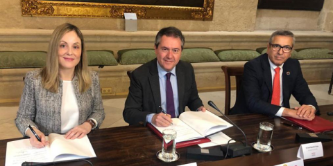 Sevilla firma un acuerdo con el BEI y el ICO para financiar viviendas sociales sostenibles y regenerar zonas urbanas