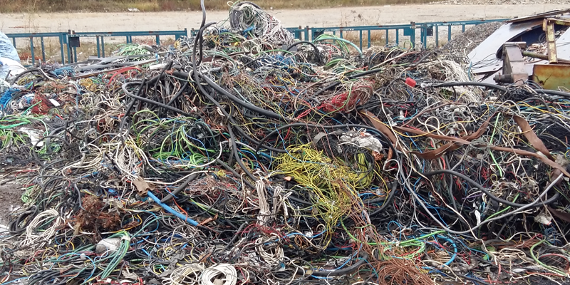 Residuos de plásticos de cables. Imagen: Lyrsa Álava.