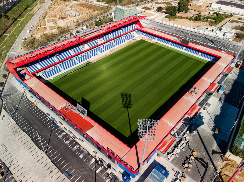 El Estadio Johan Cruyff para el FC Barcelona fue inaugurado en 2019, y está ubicado a 30 minutos del Camp Nou en Barcelona.