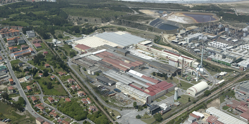 Complejo industrial de Saint-Gobain en Avilés.