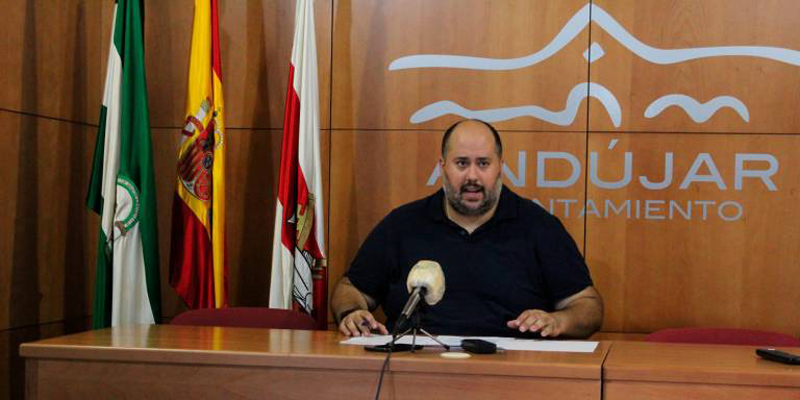 Juan Francisco Cazalilla Quirós, presentó el Plan Municipal de Rehabilitación de Vivienda, dotado en esta ocasión con 89.000 euros.