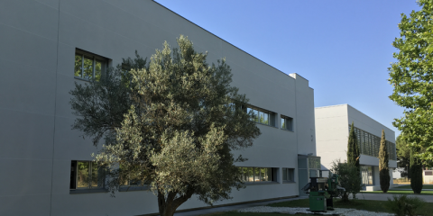 Instalación de fachada ventilada en una nave de Valladolid con sistemas de Placo