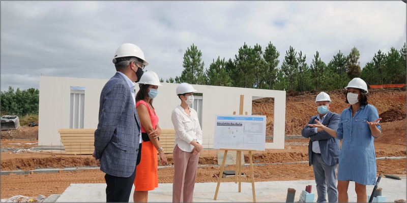 La conselleira de Medio Ambiente, Territorio y Vivienda en funciones, Ángeles Vázquez, visitó recientemente las obras de construcción de estas viviendas unifamiliares.