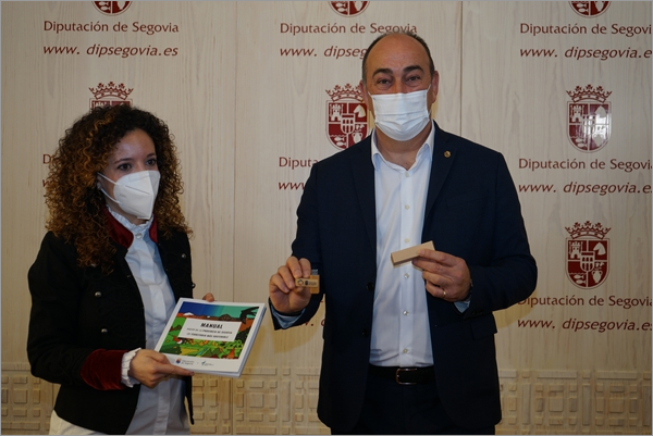 El presidente de la institución provincial, Miguel Ángel de Vicente, y la diputada del Área responsable del proyecto, Noemí Otero