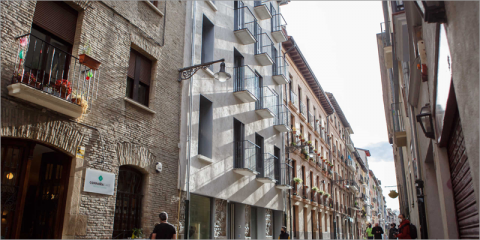 Finaliza la rehabilitación energética del edificio ECCN destinado al alquiler joven en Pamplona