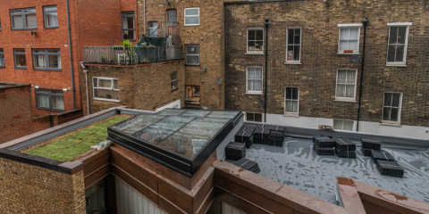 Beneficios energéticos de una cubierta aljibe ajardinada con Renolit Alkorplan en un edificio de Londres