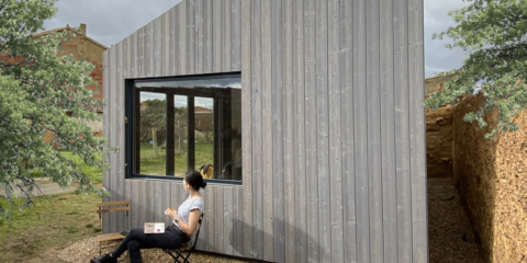 Cabañas y cobertizos sostenibles con la madera termotratada Luna Pre-Greyed de Lunawood