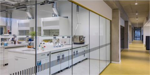 Acristalamiento resistente al fuego de AGC en el laboratorio de la Torre de Ciencia de la Universidad Hasselt