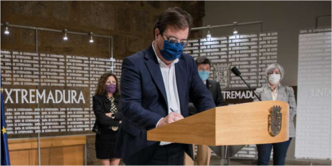 La Junta de Extremadura firma la Estrategia de eficiencia energética para viviendas de promoción pública