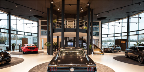 Iluminación inteligente de Trilux para la exposición de vehículos del Centrum TMT Moto Group