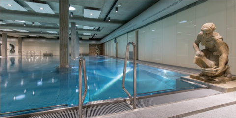 Vidrios lacados Lacobel y Matelac de AGC en el complejo de piscinas Thermalium en República Checa