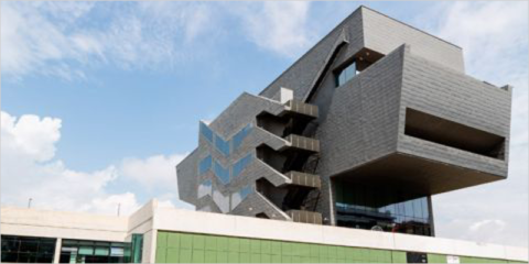 El refugio climático Disseny Hub proporciona confort térmico para combatir la ola de calor en Barcelona