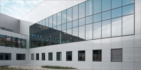 La gama de vidrio Lacobel T y Mateac T de AGC puede templarse de manera industrial