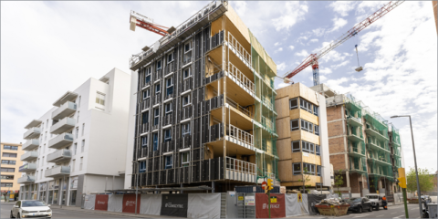 Fachada ventilada con aislamiento térmico y acústico de Ursa para un edificio de viviendas en Sabadell