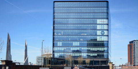 El vidrio de AGC proporciona control solar a un edificio de Mánchester con certificado BREEAM Excelente