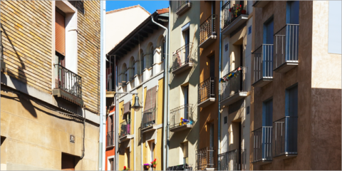Navarra pone en marcha la rehabilitación energética de edificios residenciales en once barrios