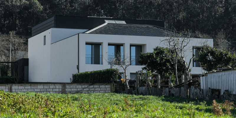 Sistema Tectum Pro con teja Lógica Plana en dos viviendas en Oporto