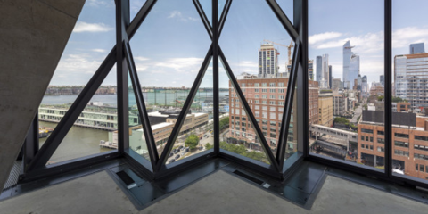 Vidrios de control solar de la compañía AGC en el edificio de oficinas Solar Carve en Nueva York