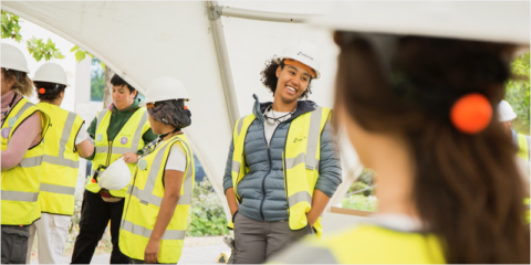 Una treintena de mujeres participan en el campamento de construcción de Holcim España y Ella Construye