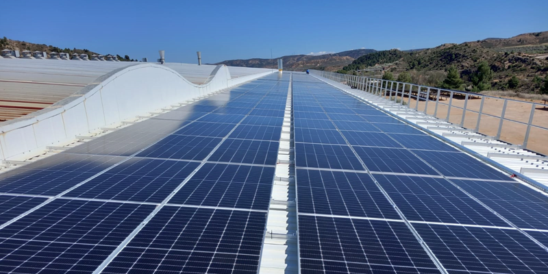 Apuesta de Gres Aragón-Faveker hacia la descarbonización a través de la fotovoltaica
