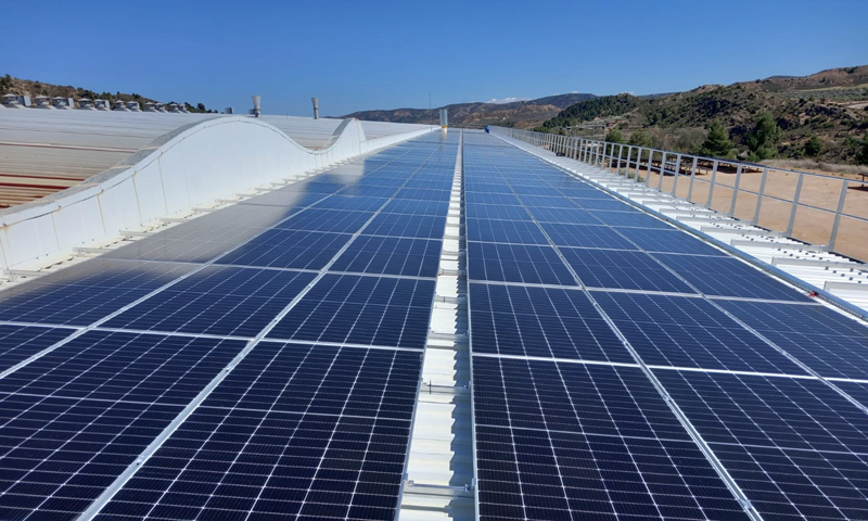 Apuesta de Gres Aragón-Faveker hacia la descarbonización a través de la fotovoltaica