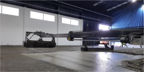 Pavimento de alta planimetría con hormigón sostenible de Cemex en una nave de Paterna