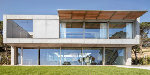 Una vivienda unifamiliar en Gerona incorpora los sistemas de carpintería de aluminio Technal