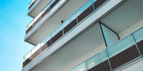 Las barandillas fotovoltaicas de Saint-Gobain Glassolutions reducen la demanda energética del edificio