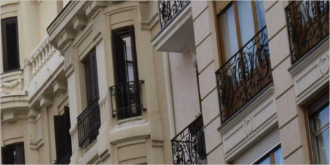El Mitma firma acuerdos para la rehabilitación de viviendas en el País Vasco y la Región de Murcia