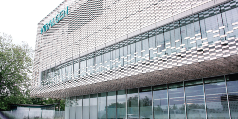 Iluminación sostenible de Trilux en la nueva planta de Viralgen en San Sebastián