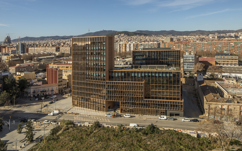 Edificio Smart 22@ con vidrios de AGC