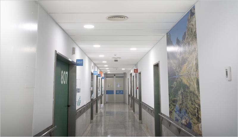 La octava planta del Hospital Vall d’ Hebron logra un mejor descanso de sus pacientes gracias a las soluciones de Saint-Gobain Ecophon