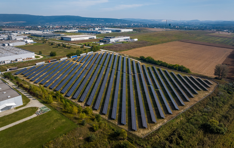 Las instalaciones de AGC en Hungría cuentan con 8.802 paneles solares para producir 4,8 GWh al año