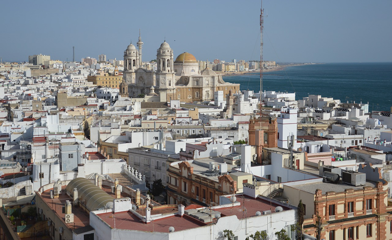 Cádiz destinará un millón de euros en ayudas para la rehabilitación interior de viviendas municipales