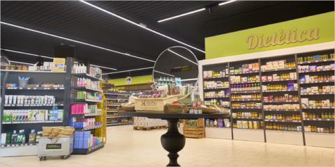El sistema de iluminación de Trilux mejora la eficiencia energética de las tiendas de Herbolario Navarro